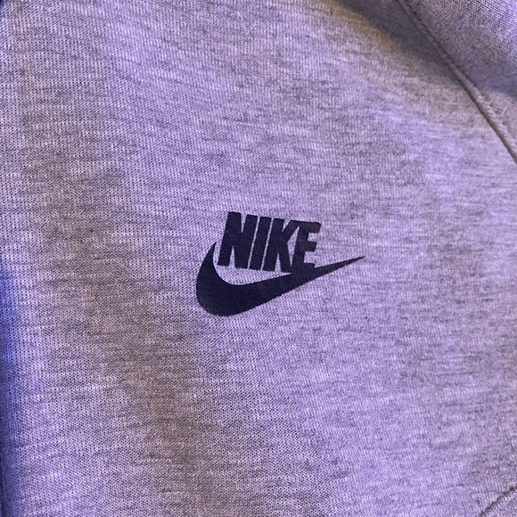 Nikes Men’s Tech Sweatshirt (Fullzip) - Picture 3 of 5